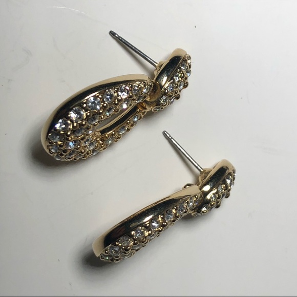 🌺Swarovski Pierced gold tone pierced Earrings - Picture 4 of 5
